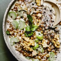 Dinkel-Ragout mit Sellerie und Walnüssen Dinkel-Ragout mit Sellerie und Walnüssen