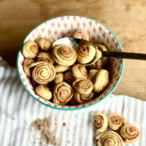 Cinnamon-Rolls-Cereal