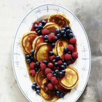 Joghurt-Pancakes mit Beeren