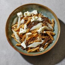 Linsen-Nudel-Salat mit Schwarzwurzeln und Feta