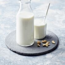 Selbst gemachter Cashewdrink Selbst gemachter Cashewdrink