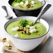 Avocado-Birnen-Suppe mit Pistazien Avocado-Birnen-Suppe mit Pistazien