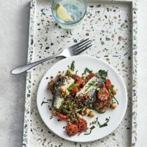 Sardinen-Quinoa-Pfanne 
mit Tomaten und Kichererbsen