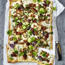Flammkuchen mit Pilzen
und getrockneten Tomaten Flammkuchen mit Pilzen
und getrockneten Tomaten