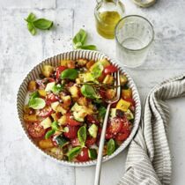 Panzanella mit
Zitronendressing Panzanella mit
Zitronendressing