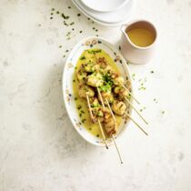 Hähnchenspieße mit Safransauce Hähnchenspieße mit Safransauce