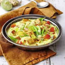 Nudelsuppe mit Zuckerschoten und Tofu Nudelsuppe mit Zuckerschoten und Tofu
