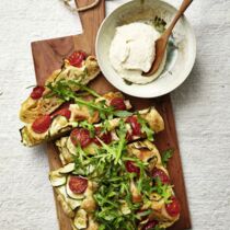 Kräuterfocaccia mit Bohnen-Trüffel-Dip