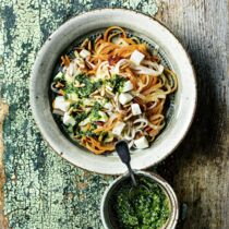 Gemüsespaghetti mit Bärlauch-Pesto Gemüsespaghetti mit Bärlauch-Pesto