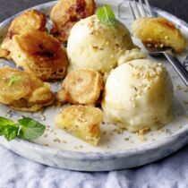 Gebackene Banane mit Ananas-Nicecream