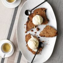 Warmer Keks mit
Vanille-Tonka-Eis Warmer Keks mit
Vanille-Tonka-Eis