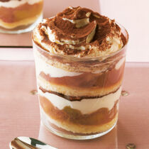 Rhabarber-Tiramisu im Glas