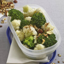 Blukkoli-Salat mit Haselnuss-Dressing Blukkoli-Salat mit Haselnuss-Dressing