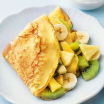Crêpes mit Obstsalat Crêpes mit Obstsalat