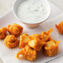 Frittierter Tofu mit Joghurtsauce