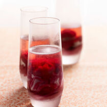 Kir Royal mit Schwarzem Johannisbeersorbet Kir Royal mit Schwarzem Johannisbeersorbet