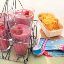 Beerenkaltschale mit Grießplätzchen Beerenkaltschale mit Grießplätzchen