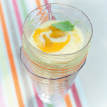 Pfirsich-Buttermilch-Kaltschale