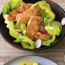 Sesamhuhn auf Salat