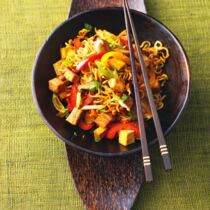 Gemüse-Nudeln mit Tofu Gemüse-Nudeln mit Tofu