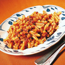 Pata mit Kicherbsen und Tomaten Pata mit Kicherbsen und Tomaten