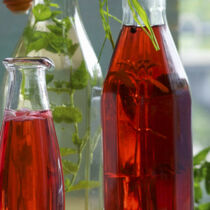 Roter Johannisbeeressig