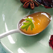Himbeergelee mit Zitronenmelisse Himbeergelee mit Zitronenmelisse