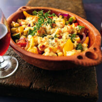 Ratatouille mit Parmesan-Mandel-Crumble Ratatouille mit Parmesan-Mandel-Crumble