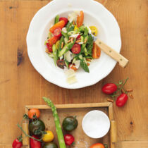 Spargelsalat mit Pecorino und Tomaten Spargelsalat mit Pecorino und Tomaten