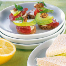 Salami-Gurken-Canapés