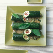 Gefüllte Zucchini mit Basilikum-Kokossauce Gefüllte Zucchini mit Basilikum-Kokossauce