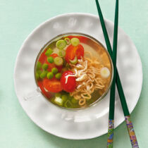 Tassensuppe mit Nudeln Tassensuppe mit Nudeln