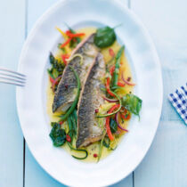 Eglifilets mit Frühlingsgemüse