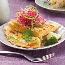 Asia-Omelett mit Sprossen und Frühlingszwiebeln