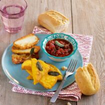 Grillkäse mit gebratenen Polenta-Ecken Grillkäse mit gebratenen Polenta-Ecken