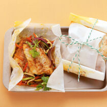 Rotbarsch-Päckchen mit Gemüse Rotbarsch-Päckchen mit Gemüse