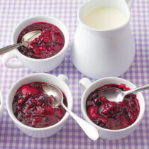 Rote Grütze mit Sahne