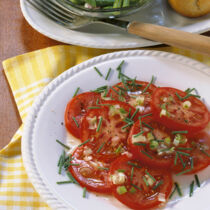 Tomatensalat mit Zwiebeln