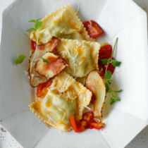 Kartoffel-Teigtaschen mit Topinambur-Chips Kartoffel-Teigtaschen mit Topinambur-Chips