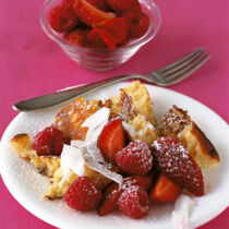 Kokosschmarrn mit Beeren