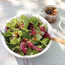 Blattsalat mit Knusperkernen