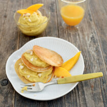 Vanilla-Pancakes mit Mango-Mandel-Creme Vanilla-Pancakes mit Mango-Mandel-Creme
