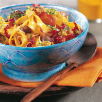 Kurkuma-Nudeln mit Gemüse Kurkuma-Nudeln mit Gemüse