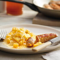 Steckrüben-Apfel-Gemüse mit Bratwürsten Steckrüben-Apfel-Gemüse mit Bratwürsten