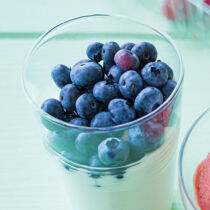 Joghurtmousse mit Heidelbeeren