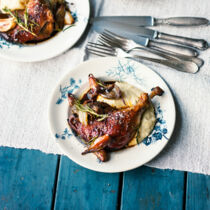 Confit de canard aux échalotes - Geschmorte Entenkeulen mit Schalotten Confit de canard aux échalotes - Geschmorte Entenkeulen mit Schalotten