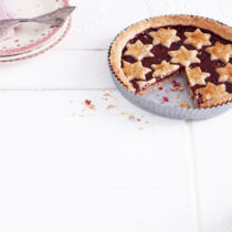 Weihnachtstarte mit Himbeerkonfitüre Weihnachtstarte mit Himbeerkonfitüre