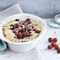 Hirse-Mandel-Auflauf mit Kirschen Hirse-Mandel-Auflauf mit Kirschen