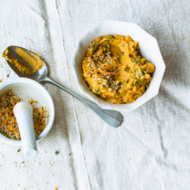 Möhren-Hummus mit Zatar Möhren-Hummus mit Zatar