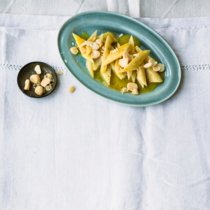 Schwarzwurzelsalat mit Quitten-Vinaigrette Schwarzwurzelsalat mit Quitten-Vinaigrette